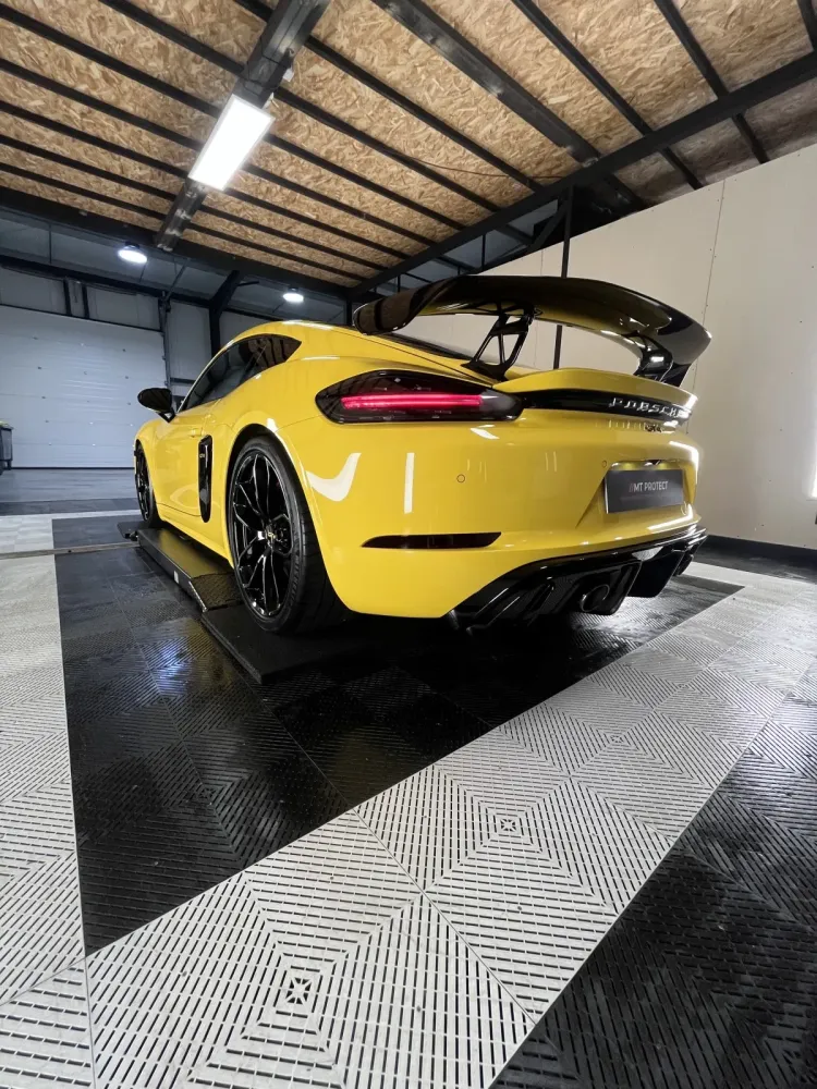Porsche 718 GT4