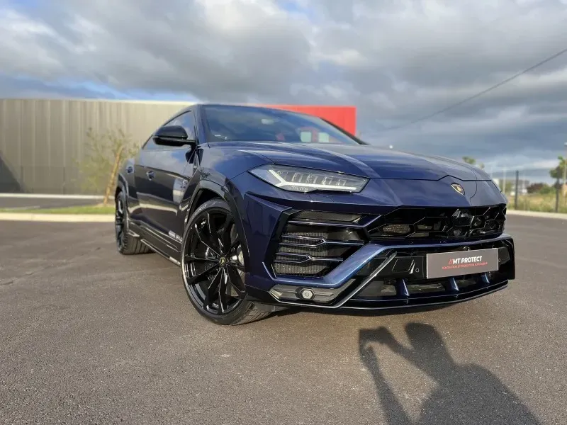 Donner de la brillance à votre Lamborghini avec notre protection céramique dans notre centre esthétique à Pau proche Andorre, Tarbes, Biarritz, Dax