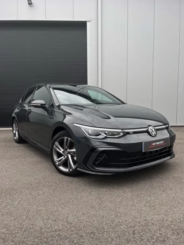 Donner de la brillance à votre Volkswagen Golf avec notre protection céramique GTECHNIQ dans notre centre esthétique à Pau