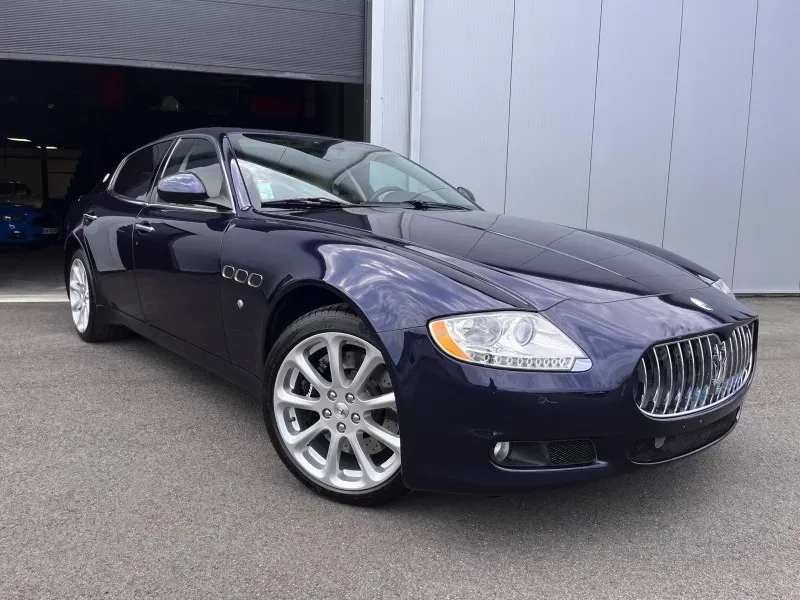 Redonner de l'éclat à votre Maserati Quattroporte avec une protection céramique GTECHNIQ sur Pau