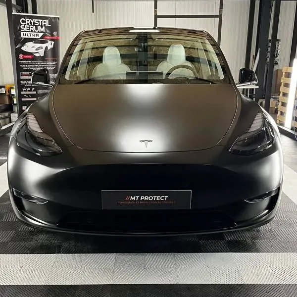 Faites briller votre Tesla avec notre protection céramique GTECHNIQ et film PPF XPEL spécial à Biarritz