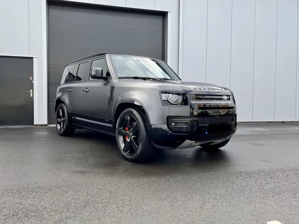Transformez et protégez votre peinture par un film de protection XPEL Stealth comme ce Land Rover Defender à proximité de Pau