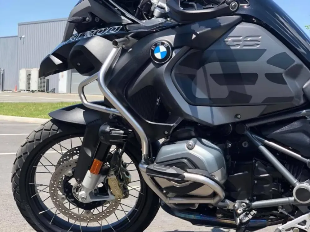 Protégez votre moto BMW avec un film de protection XPEL et céramique à proximité de Pau et Biarritz