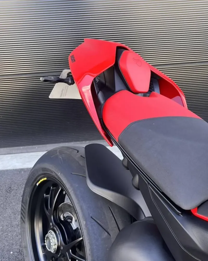 ducati-streetfighter-2